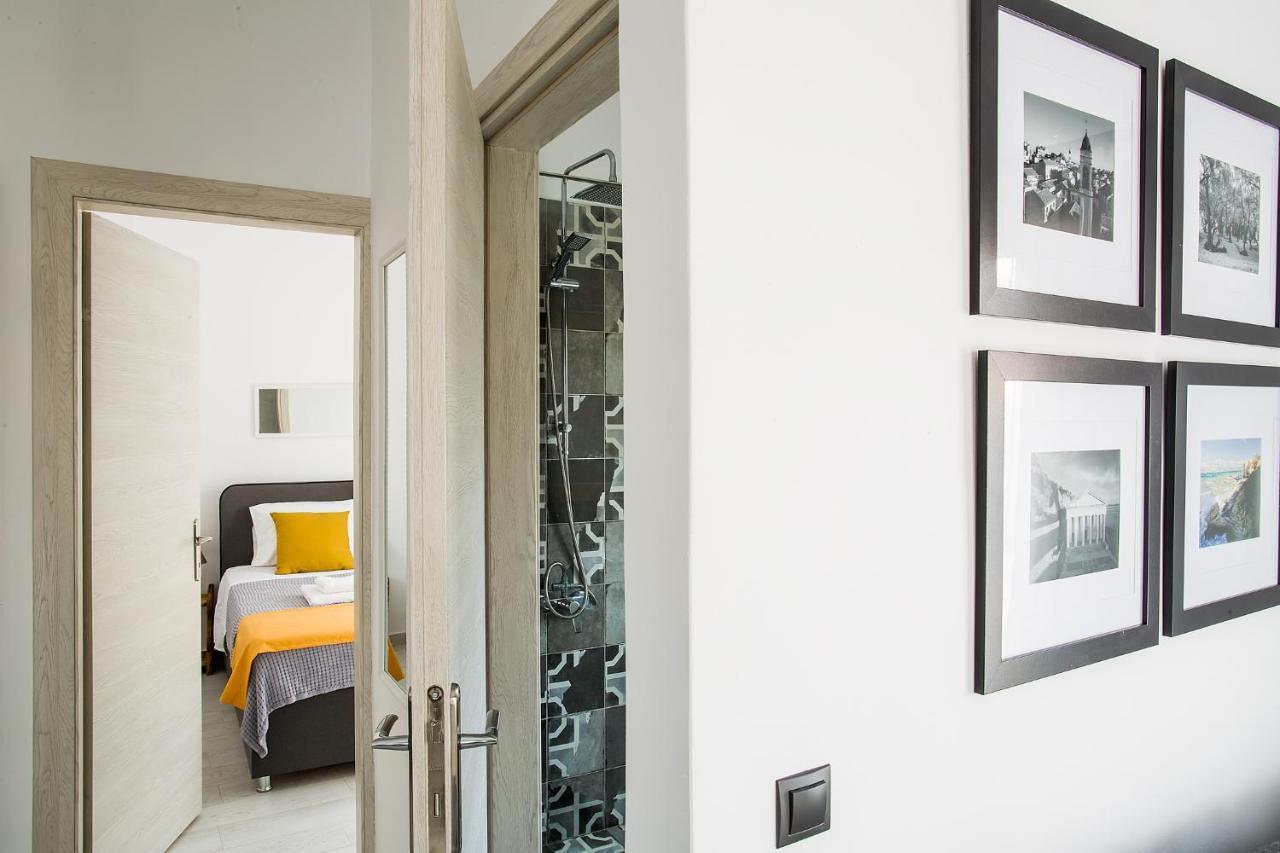 Deluxe Town Hall Square Flat In Historical Center 3 Corfu  外观 照片